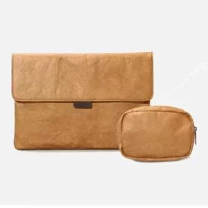 Dois sacos de papel castanho Tyvek, um grande tipo envelope e uma pequena bolsa com fecho de correr