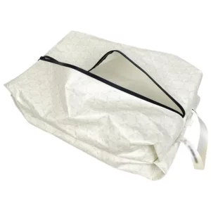 Saco de sapatos em Tyvek com fecho de correr e pega, apresentado parcialmente aberto