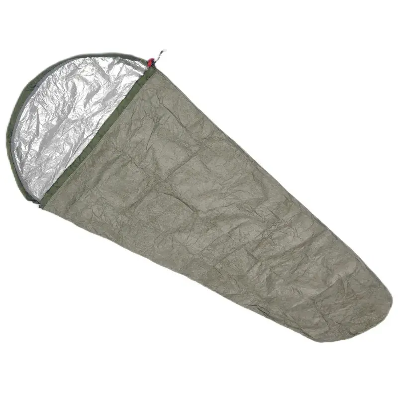 Saco-cama ultraleve em Tyvek com interior refletor para utilização no exterior